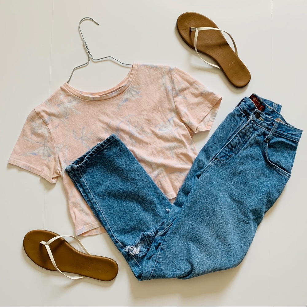 Distressed Mom Jean! Perfect Closet Basic. Sz 4 🤍